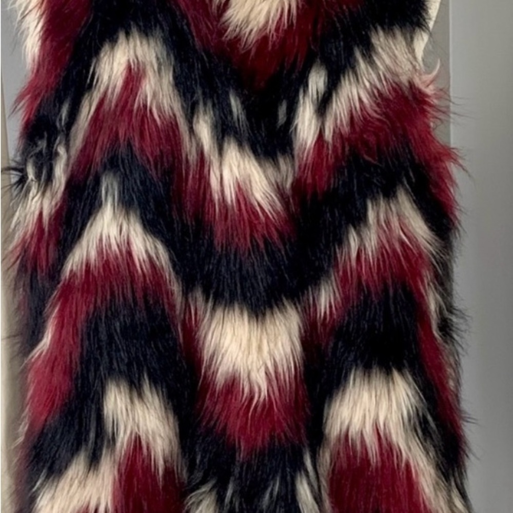 Fever multi color Faux Fur Vest with pockets. - Picture 9 of 10